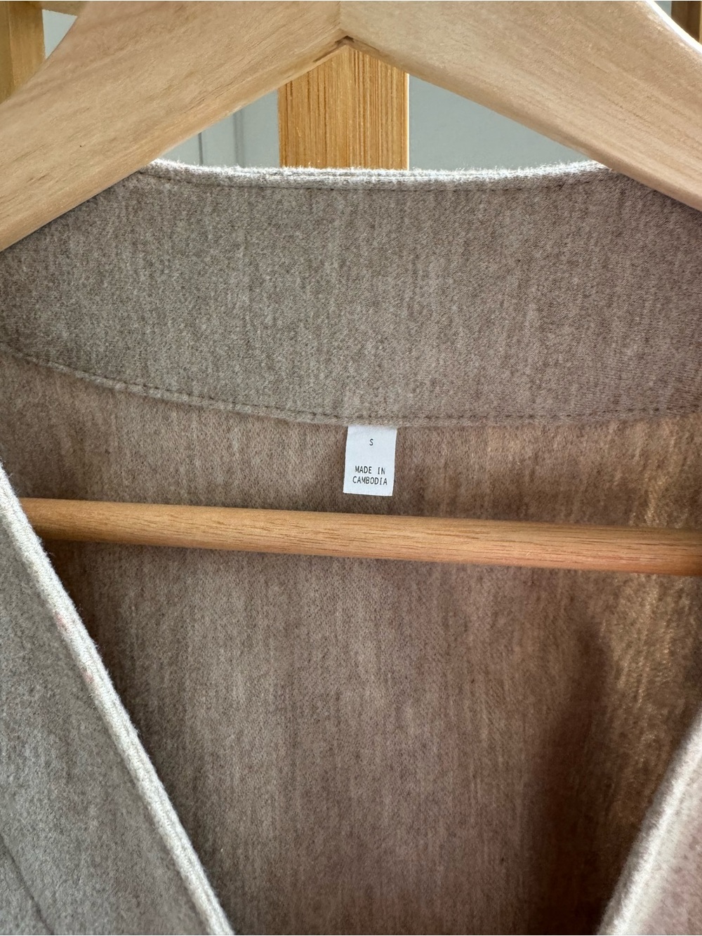 MUJI Light Beige V-Neck Button Front Cardigan - Picture 4 of 6